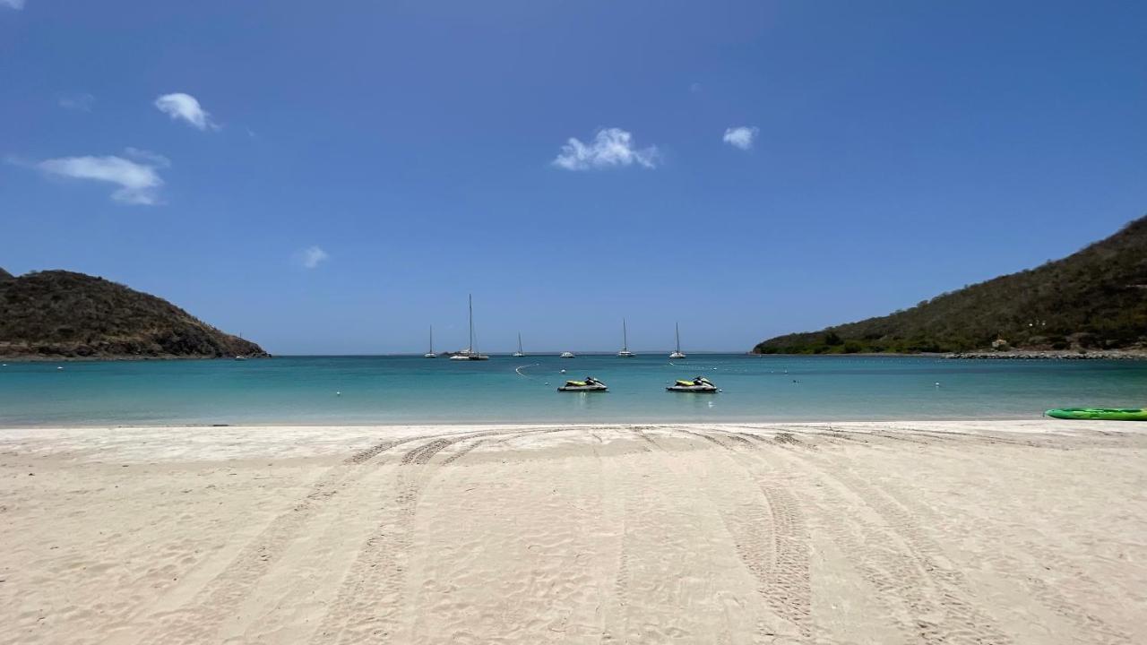 Island Escape, Marina Paradise & Beach Adventures Cul de Sac Eksteriør billede
